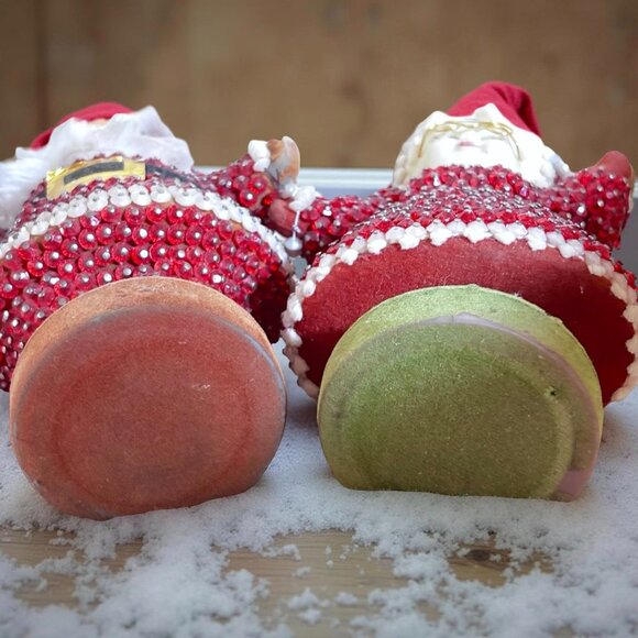 Vintage Beaded Santa & Mrs Claus Figurines – Hand-Pinned Sequins, Flocked Bases, - Picture 4 of 16